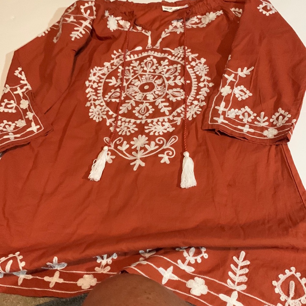 Rustic top with embroidery